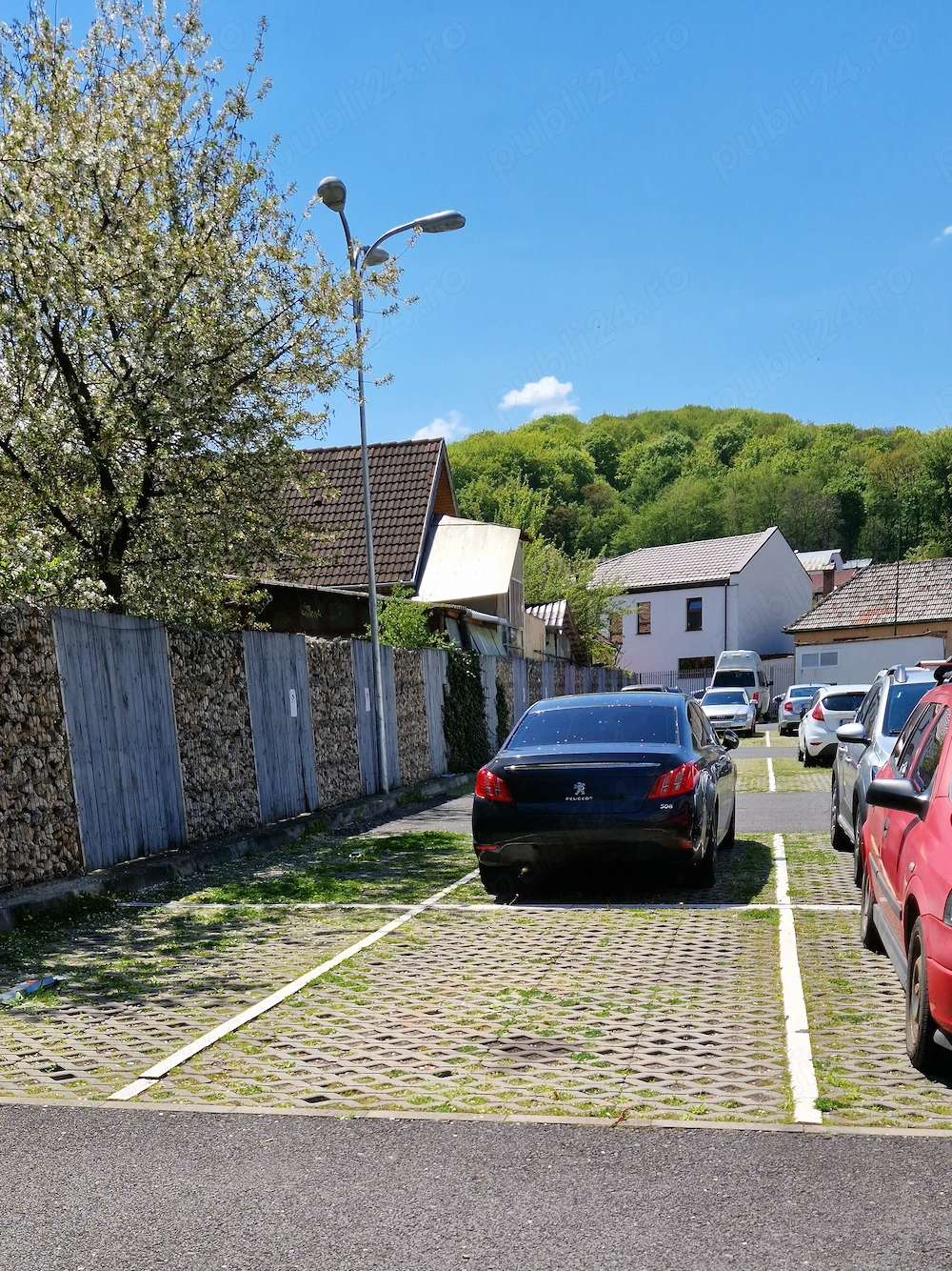 Vând loc de parcare suprateran securizat   Str. Carpaților, Complex Alphaville 1, Răcădău, Brașov,