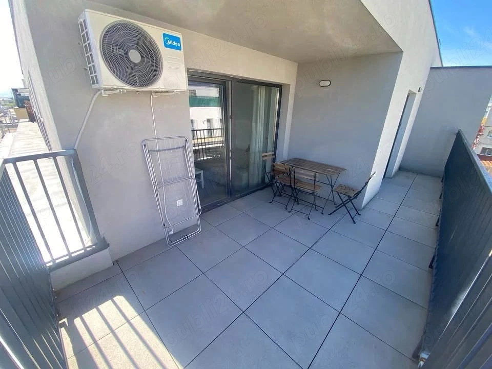 Apartament spatios cu 2 camere, terasa si parcare 