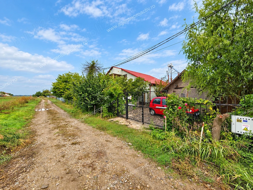 Casă în stil rustic, cu teren de 530 mp   Sat Costi, strada Bunicilor
