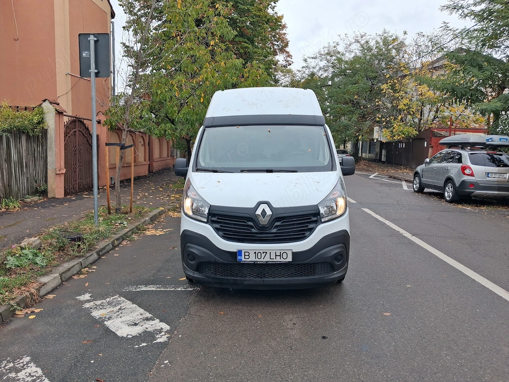 Renault Trafic suprainaltat