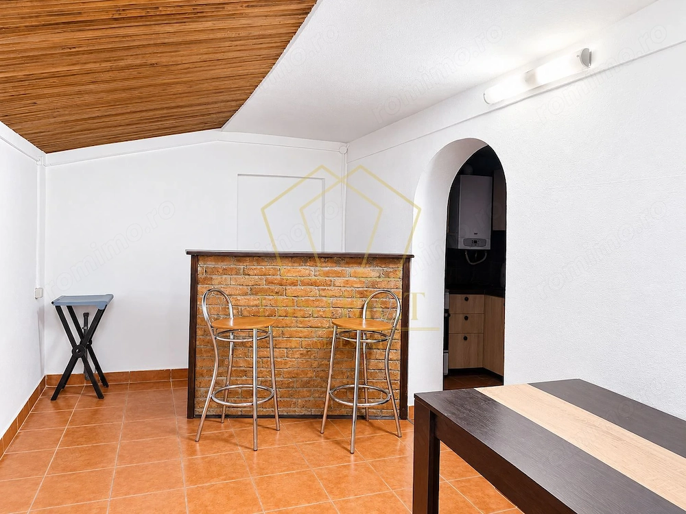 Casa rustica cu 3 camere | zona Girocului