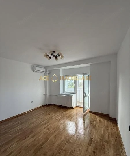 3 Camere de inchiriat | Nerva Traian | Nemobilat | Metrou | 