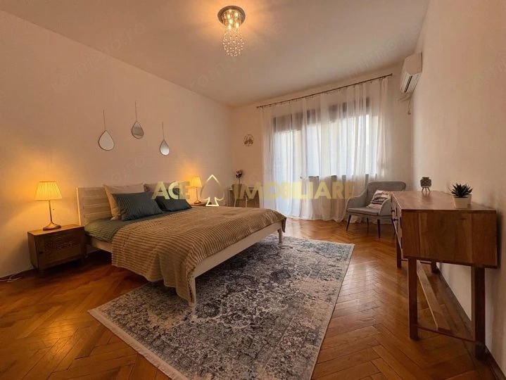 2 Camere de inchiriat | Ultracentral |Centrala proprie | Mobilat |