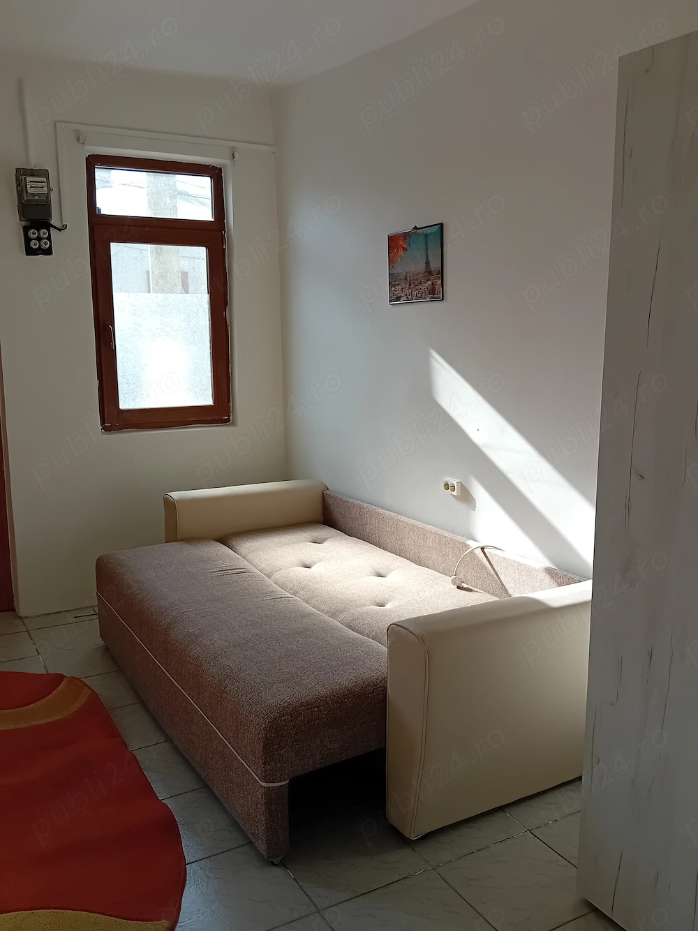 Închiriez o cameră la curte