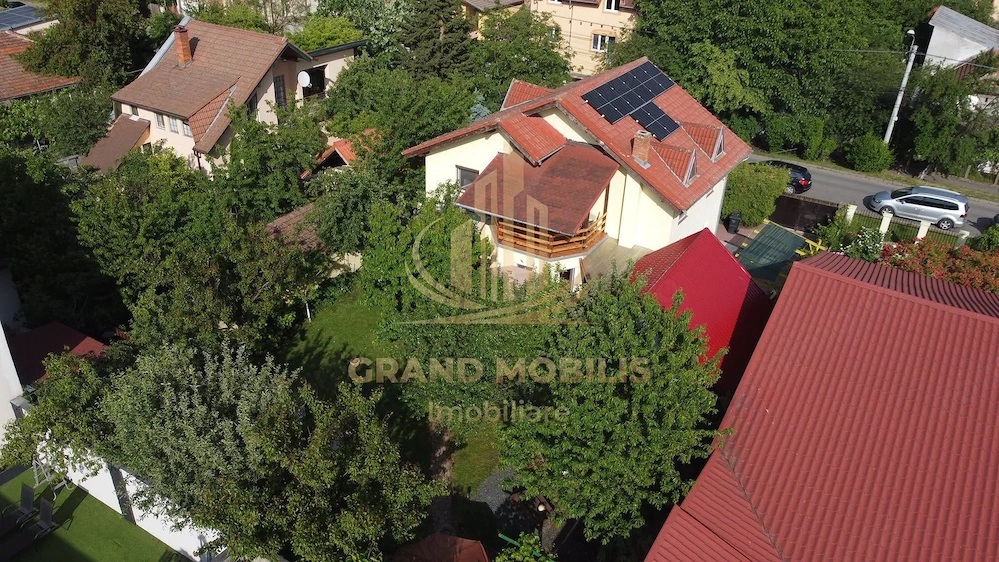 Casă P+E+Pod înalt, teren 574 mp, garaj și fotovoltaice – Zona Lipovei