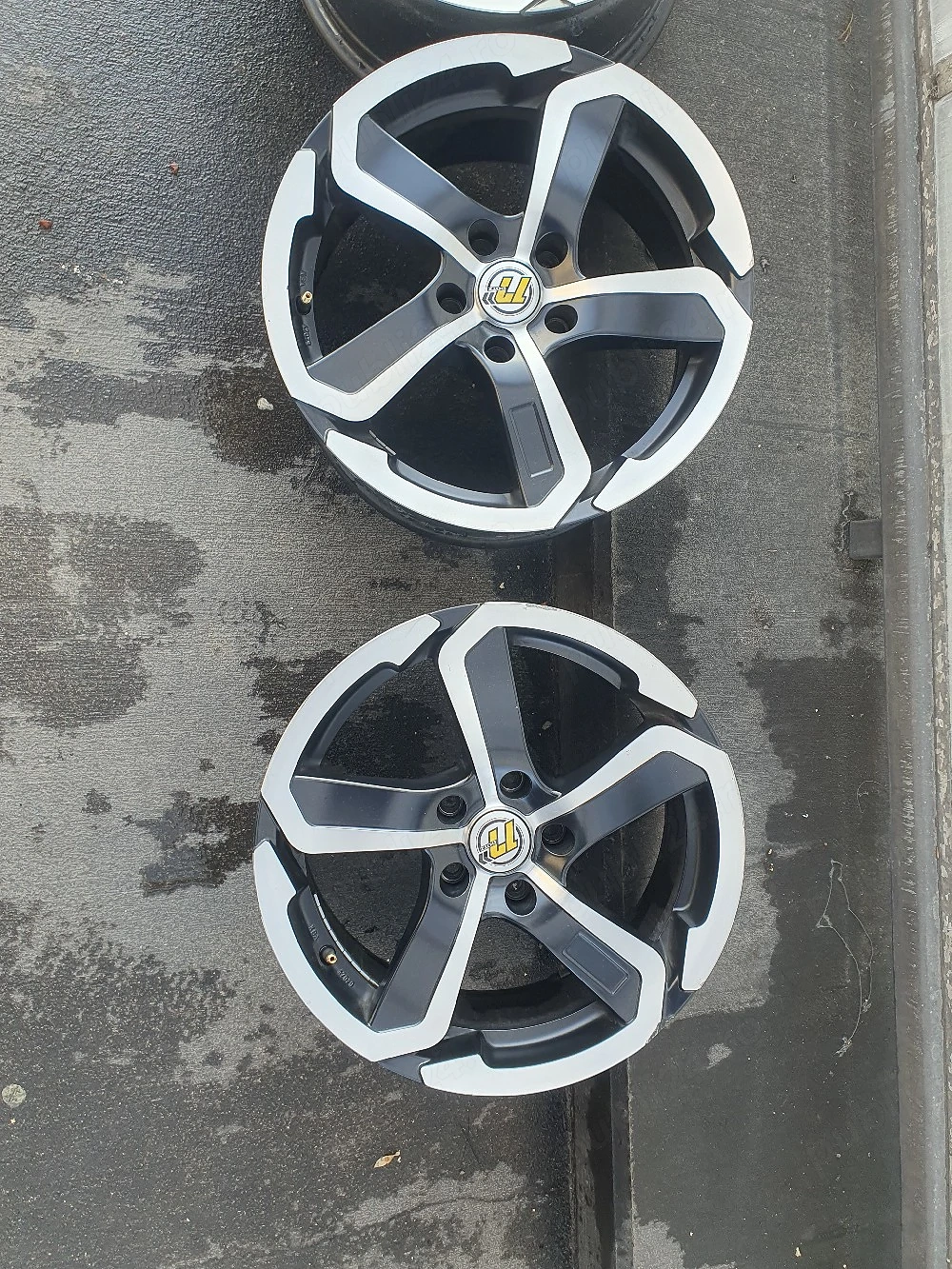 Dotz Hanzo Germania, 5x114,3, j8x17, ET 35, gaura centrală 71,6