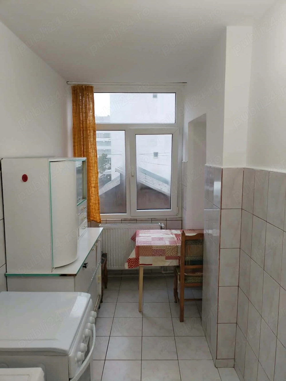 Ofer spre închiriere garsoniera decomandata mobilata Vatra Dornei strada Unirii aproape de Peny 