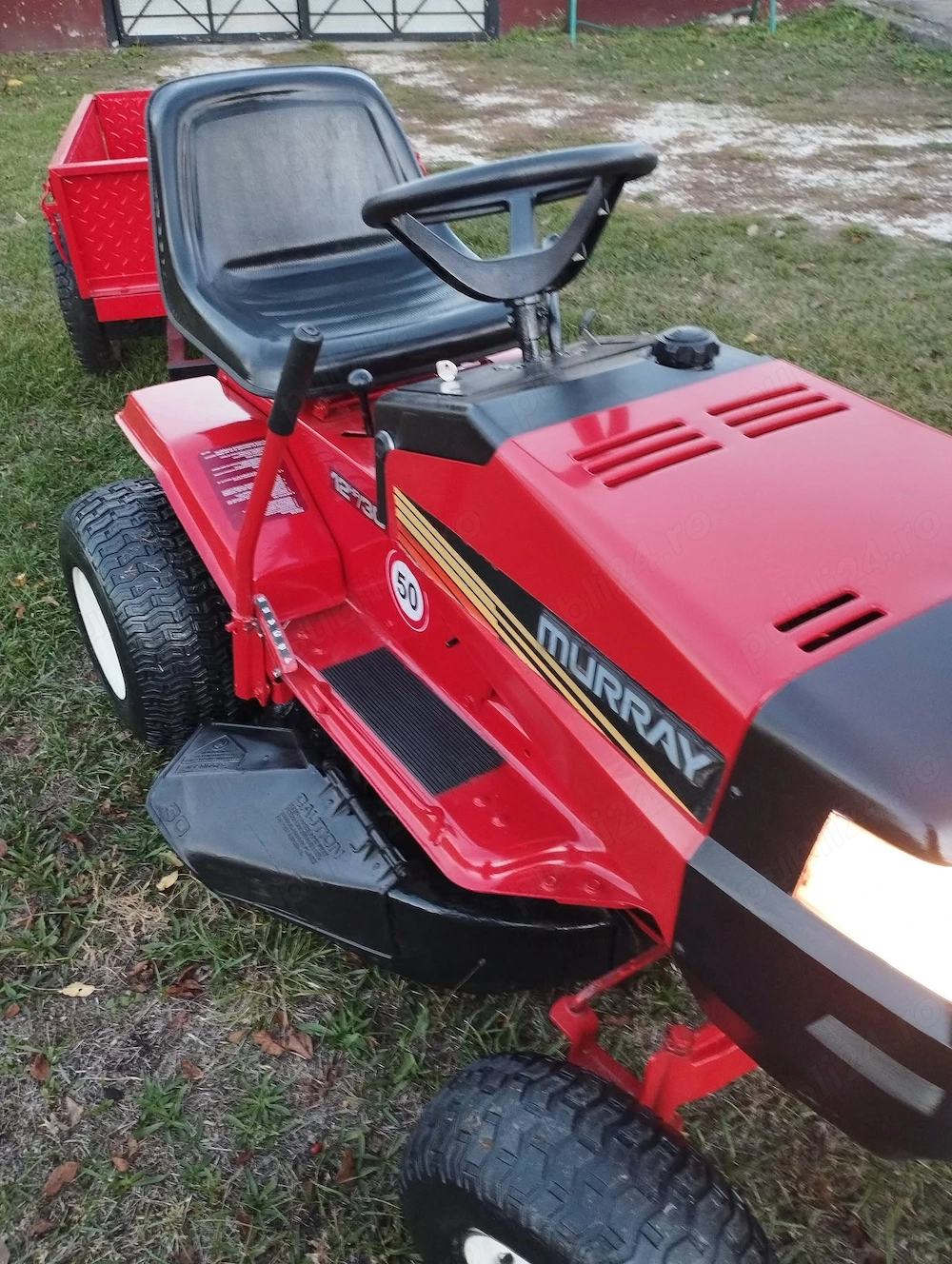 Tractoras gazon marca Muray 12Cp cu remorca tabla 500 Kg stare impecabila functionare foarte buna . 