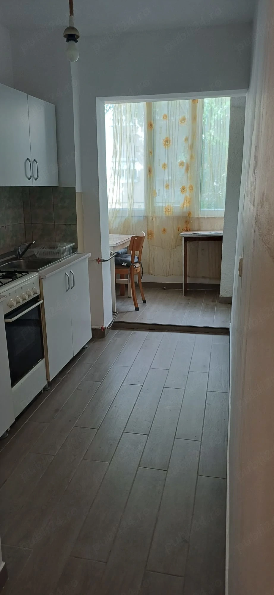 Închiriez apartament 