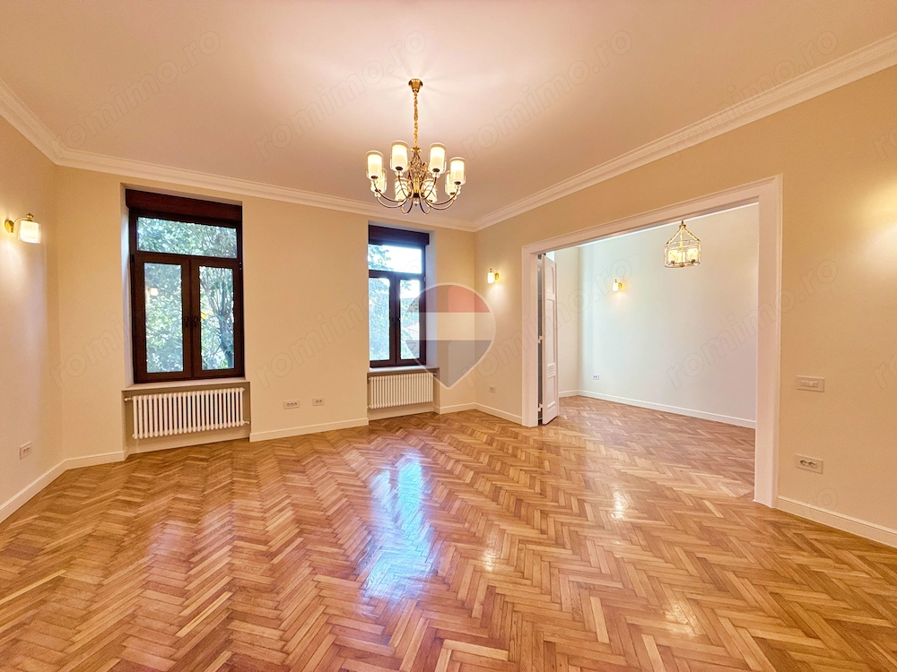 De vânzare apartament cu 3 camere, în centrul Aradului