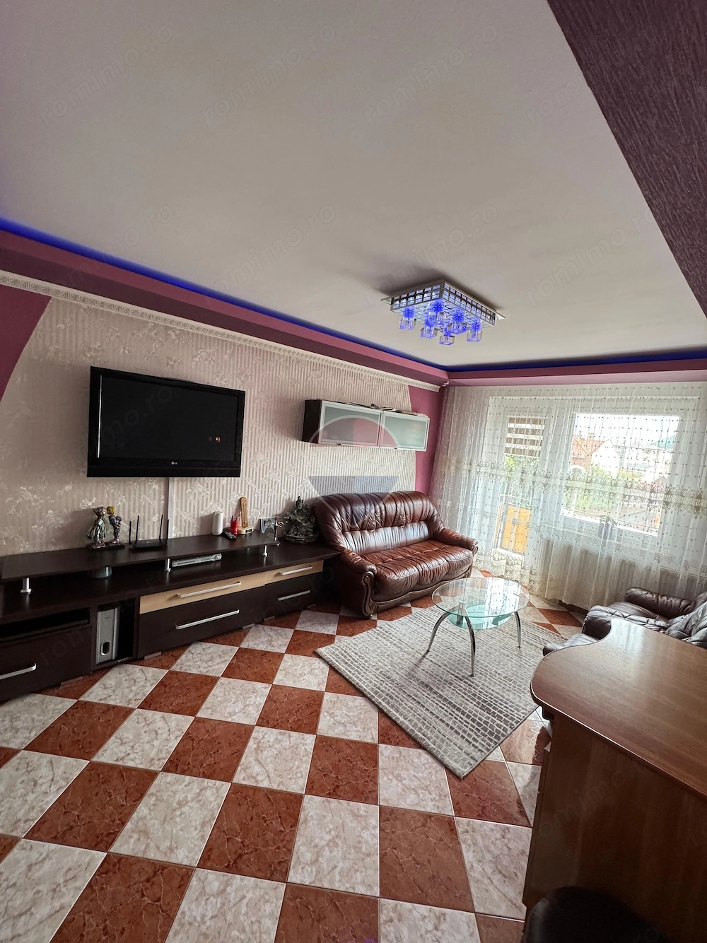 Apartament cu 3 camere de vânzare