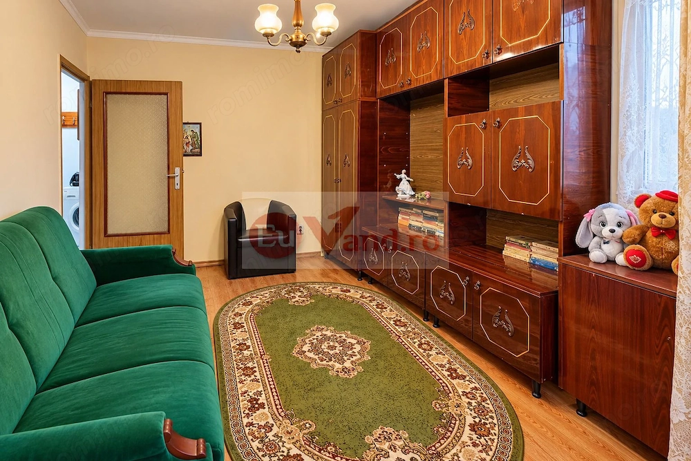 De vanzare apartament cu 2 camere, decomandat – Micro 19, parter, 46.500 E