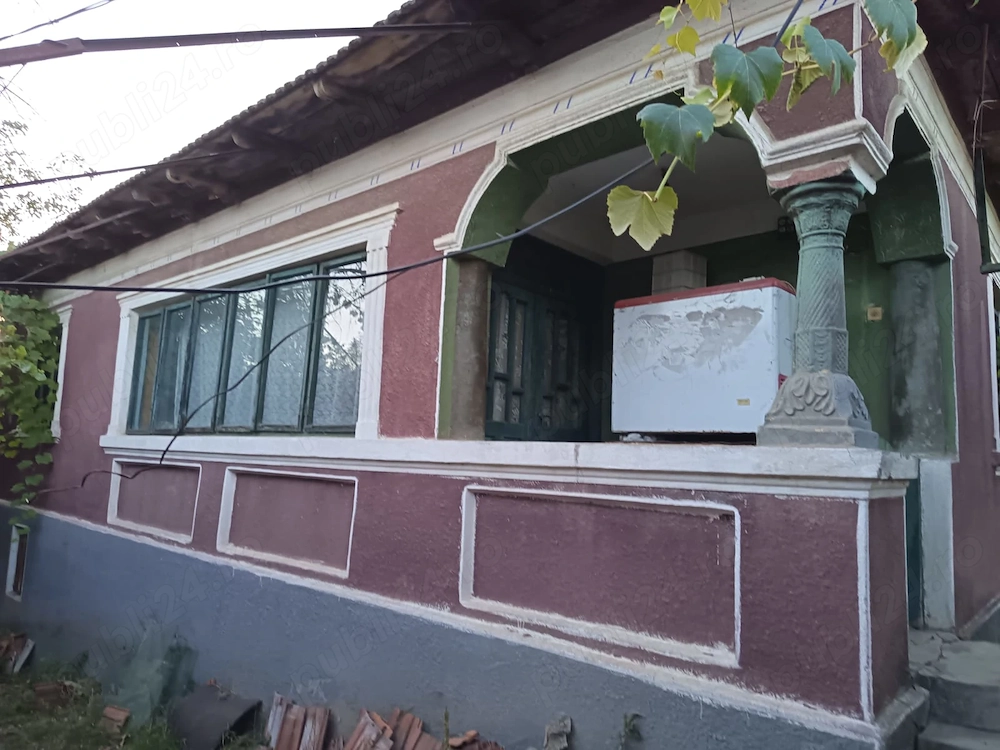 Vand casa in comuna Plopsoru  sat Piscuri 
