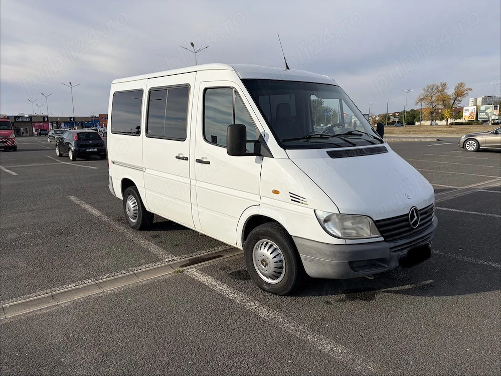 Vand Mercedes Sprinter 8+1 locuri cu o conversie minima pentru turism si camper