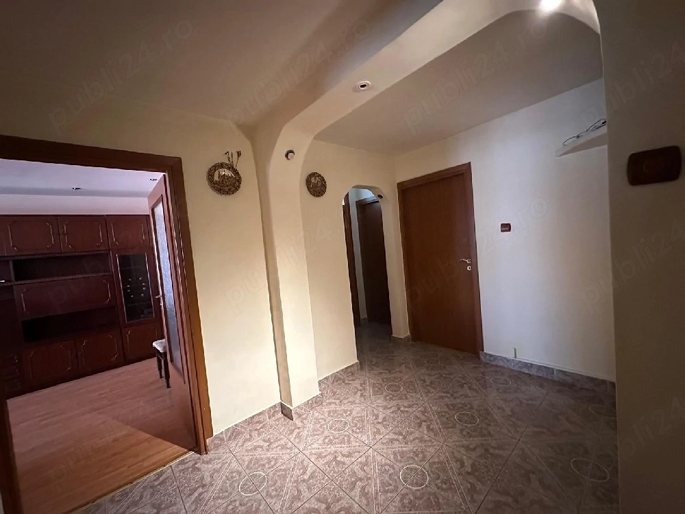 Vând apartament 3 camere 