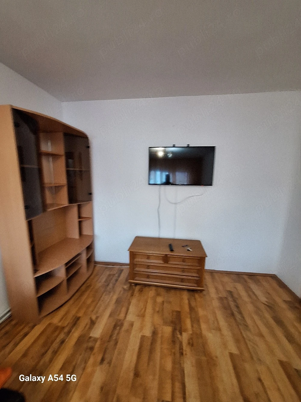 Închiriez apartament 3 camere 