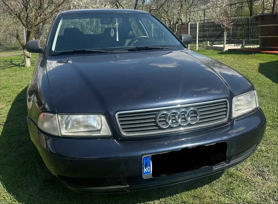  Vând Audi A4 1996 1.8 benzina