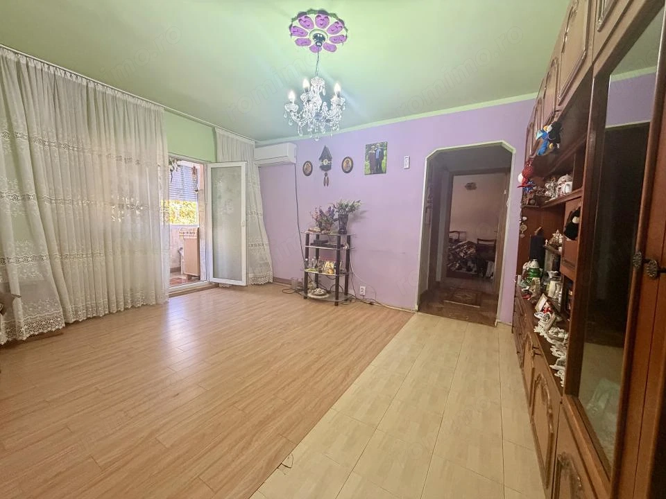 Apartament cu 3 camere, 2 bai, 63 mp utili - Aradului