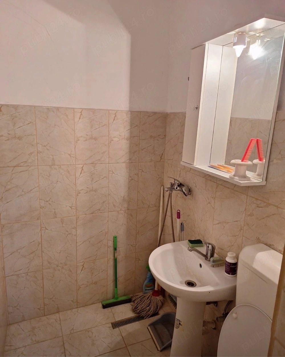 apartament cu 4 camere de vanzar in Baile herculane la super pret 