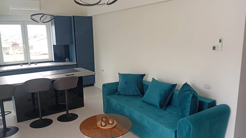 Închiriez apartament ( penthouse)