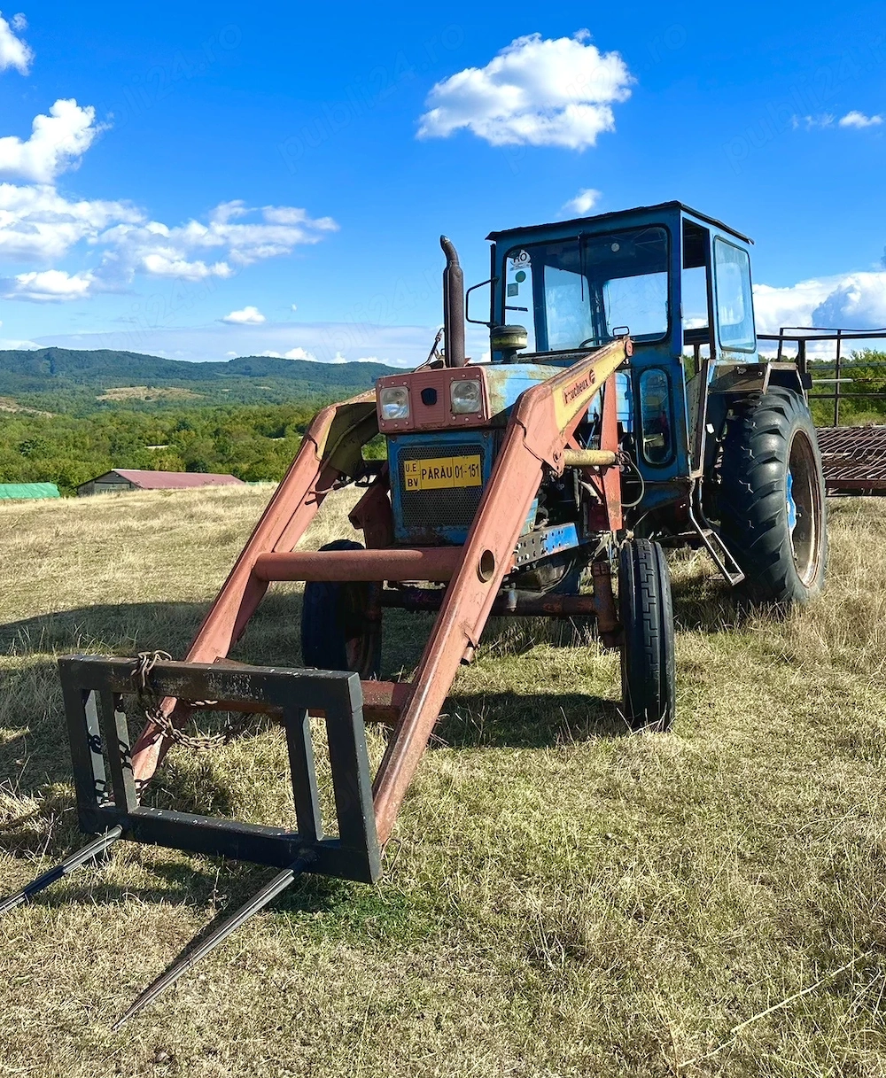 Tractor U650 cu încărcător frontal 