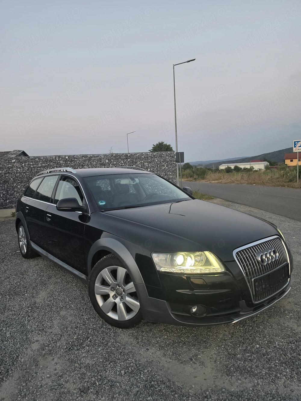 Vând audy adus din Germania.in stare f bună ,dotat,motor all road de3000cm ,euro5. 