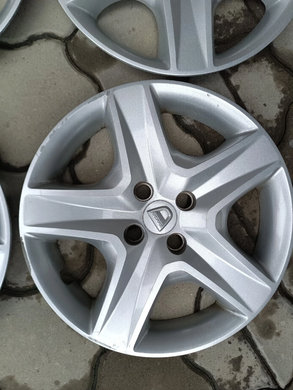 capace jante structurate Dacia Logan R16