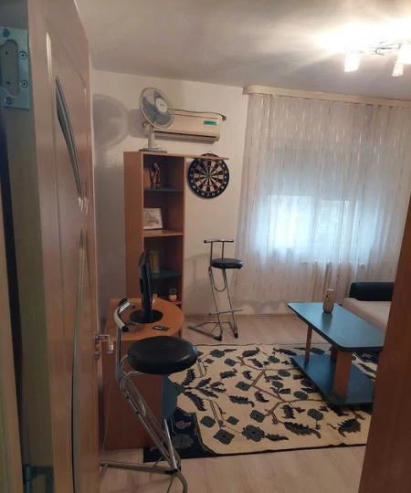 Garsoniera de vanzare zona Salvare, decomandata, etaj 3