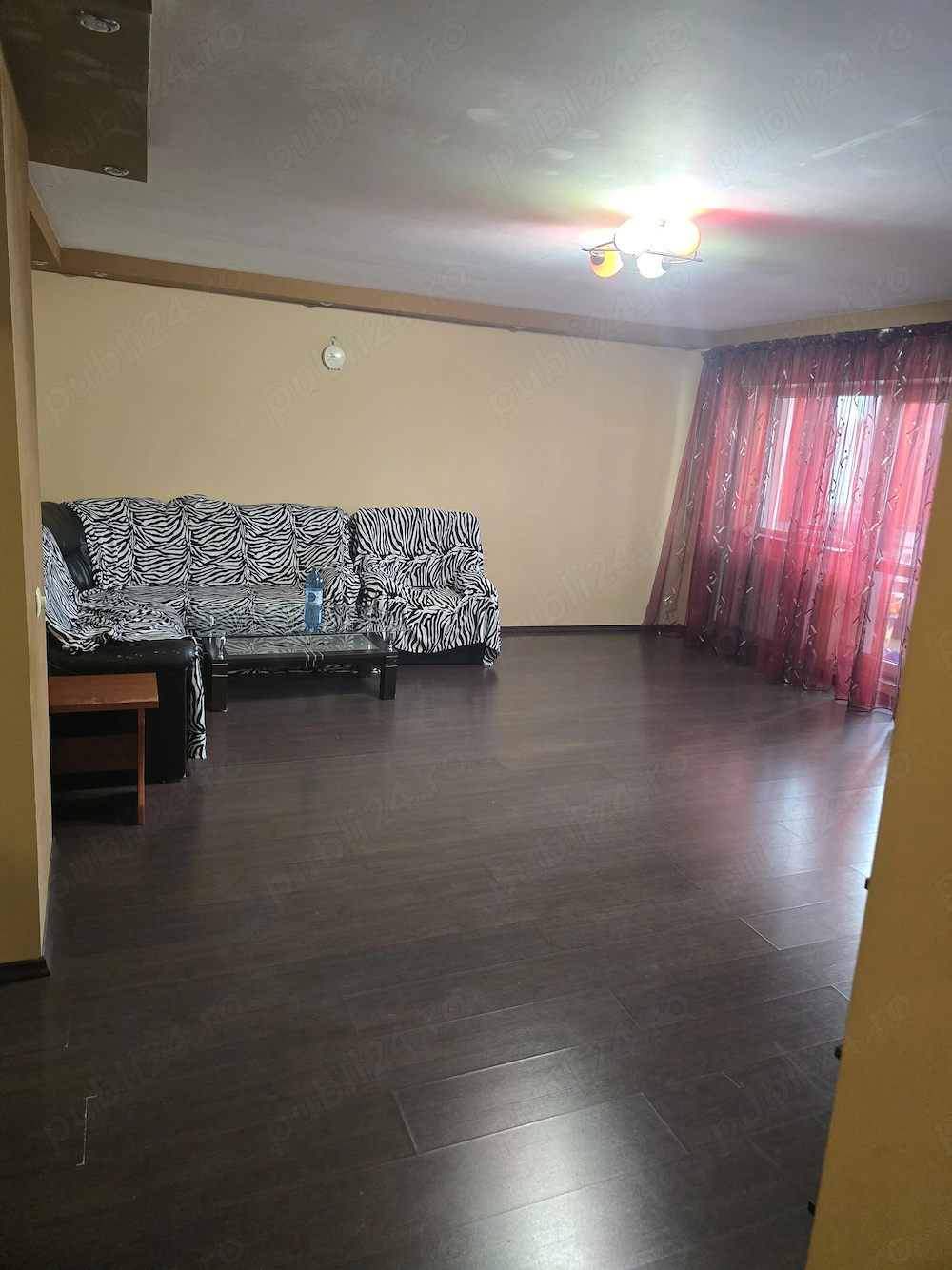Închiriez apartament 3 camere