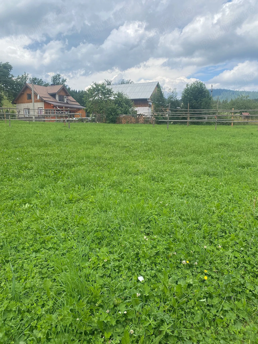 Vand teren intravilan 2600 mp si casa  batraneasca in Slatioara -Suceava