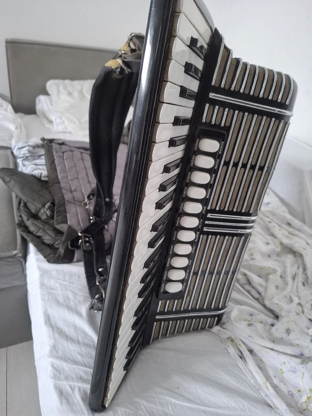 vind acordeon hohner morino 6 camera rezonanta