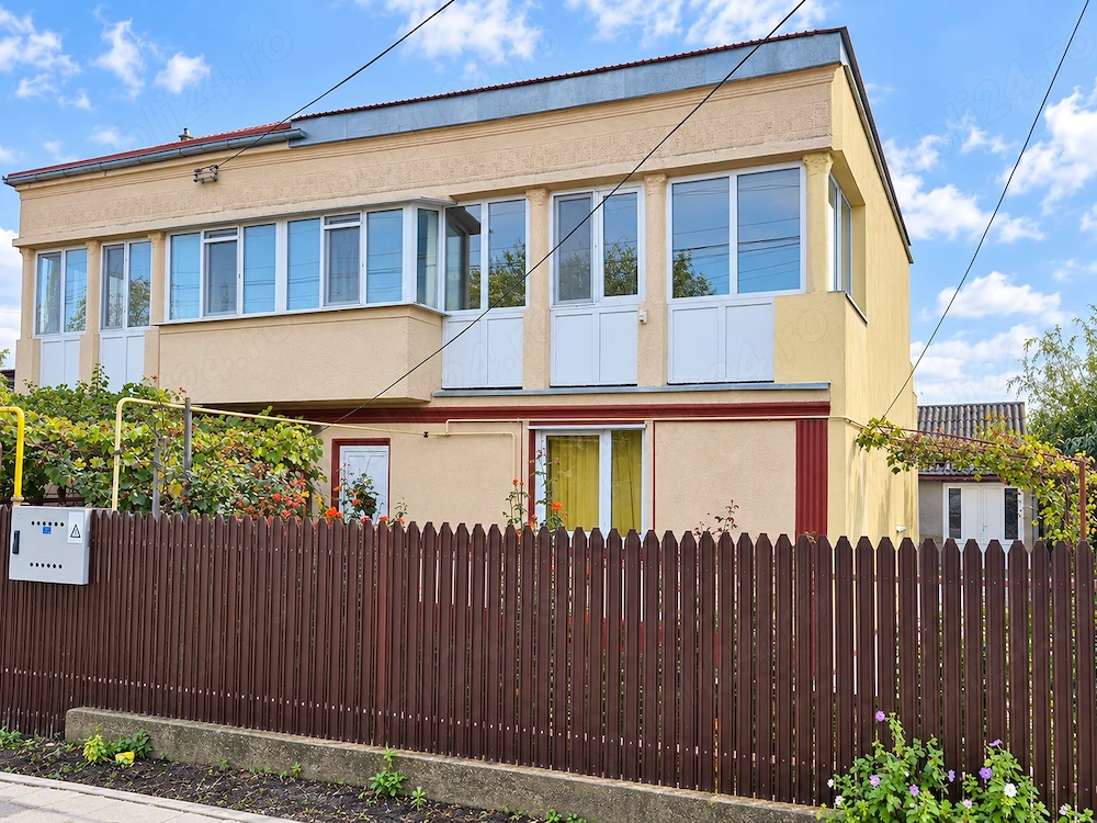 Vând casă cu etaj, 4 camere, balcon, grădină și anexe   Făurei