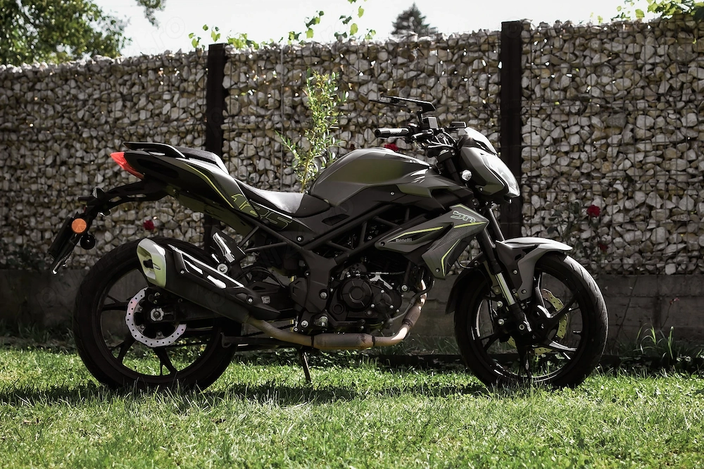 Vând Benelli BN 125 (2023) - Primul proprietar, ideală pentru A1