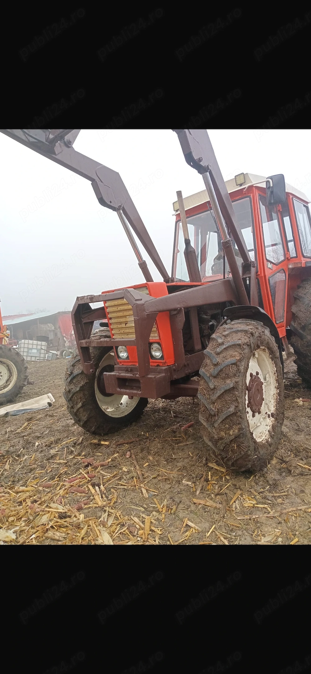 Vând tractor cu încărcător Fiat 