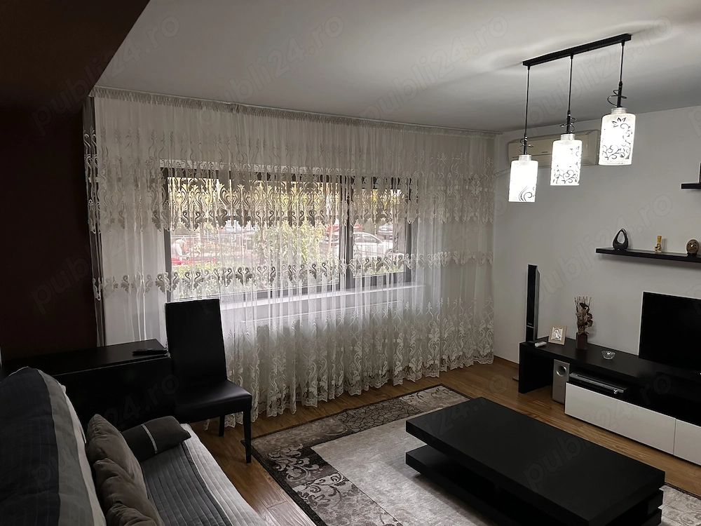 Închiriez apartament cu 3 camere zona PECO !