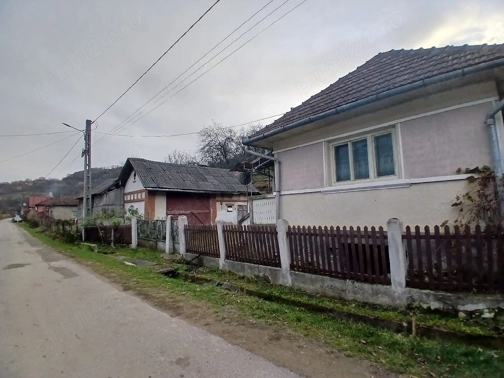Casă tradițională cu grădină generoasă   Sat Solomon, jud. Sălaj (60 km de Cluj)