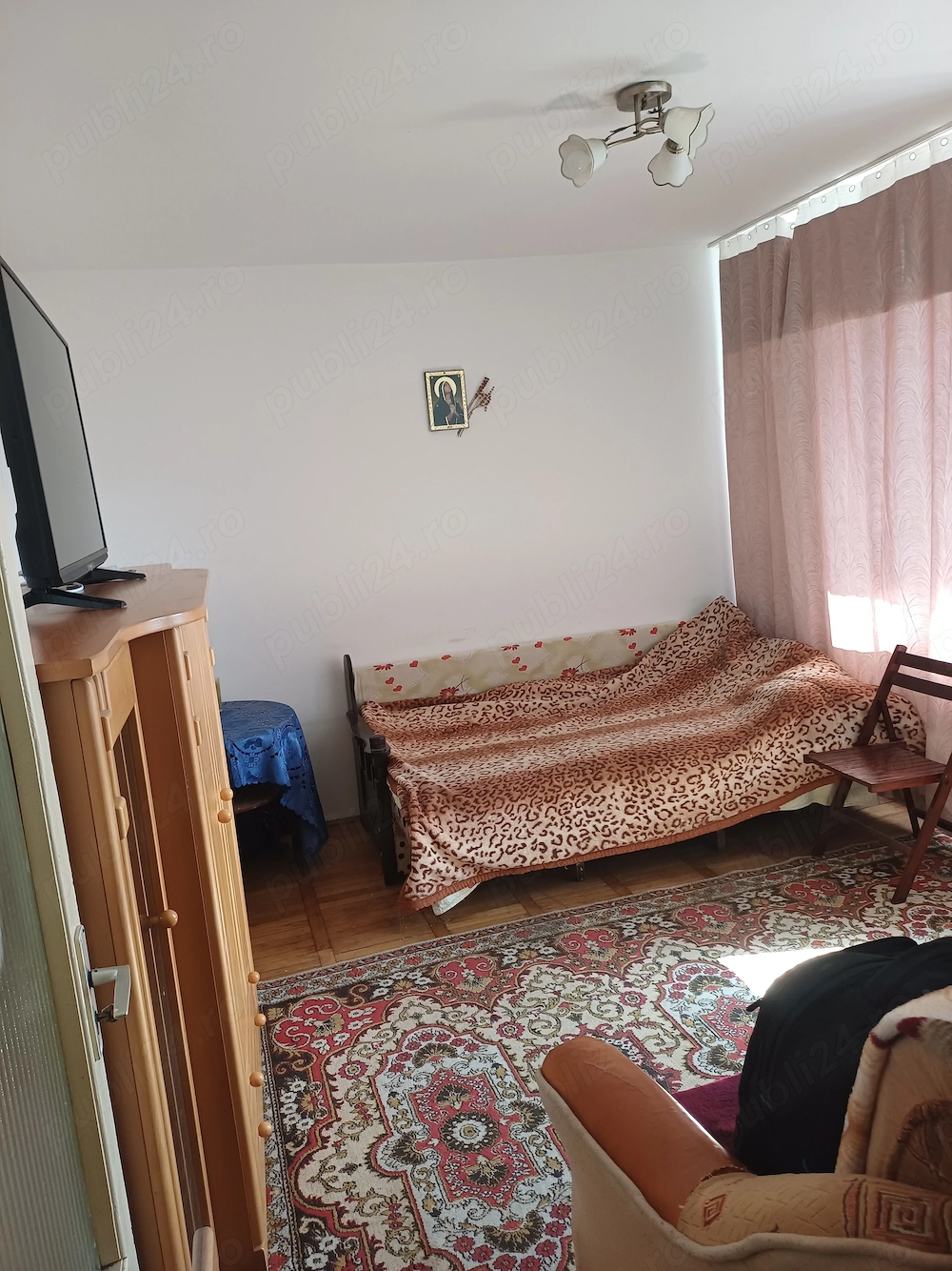 PF, Închiriez Garsoniera modestă în Piatra Neamț zona Muzeul de Istorie 