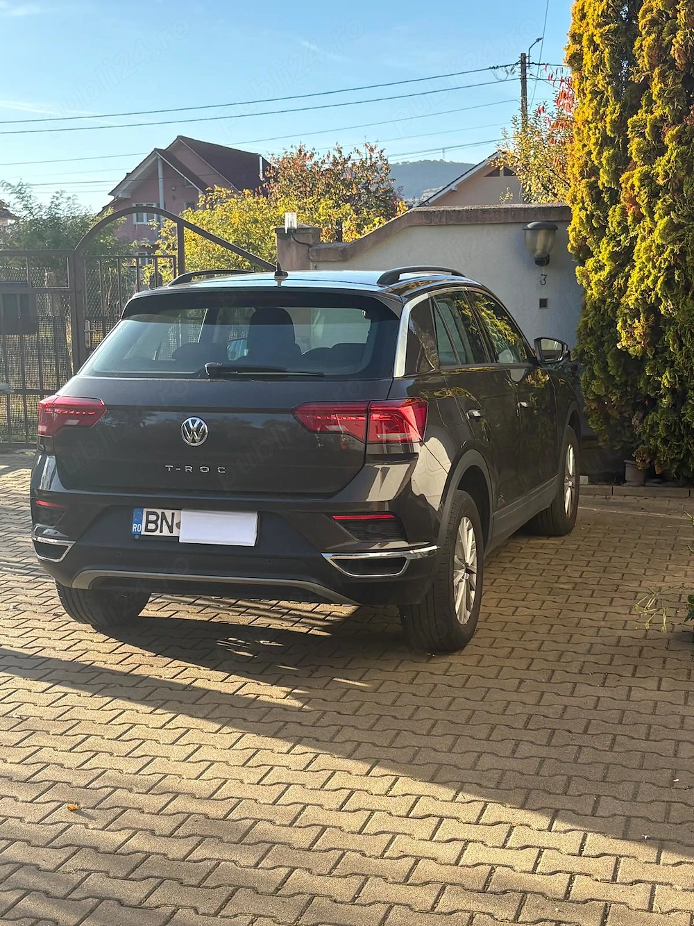 Volkswagen T-ROC design 1.0 TSI,115CP 85KW, model 2020, cutie de viteza manuala 6+1,maro (black oak)
