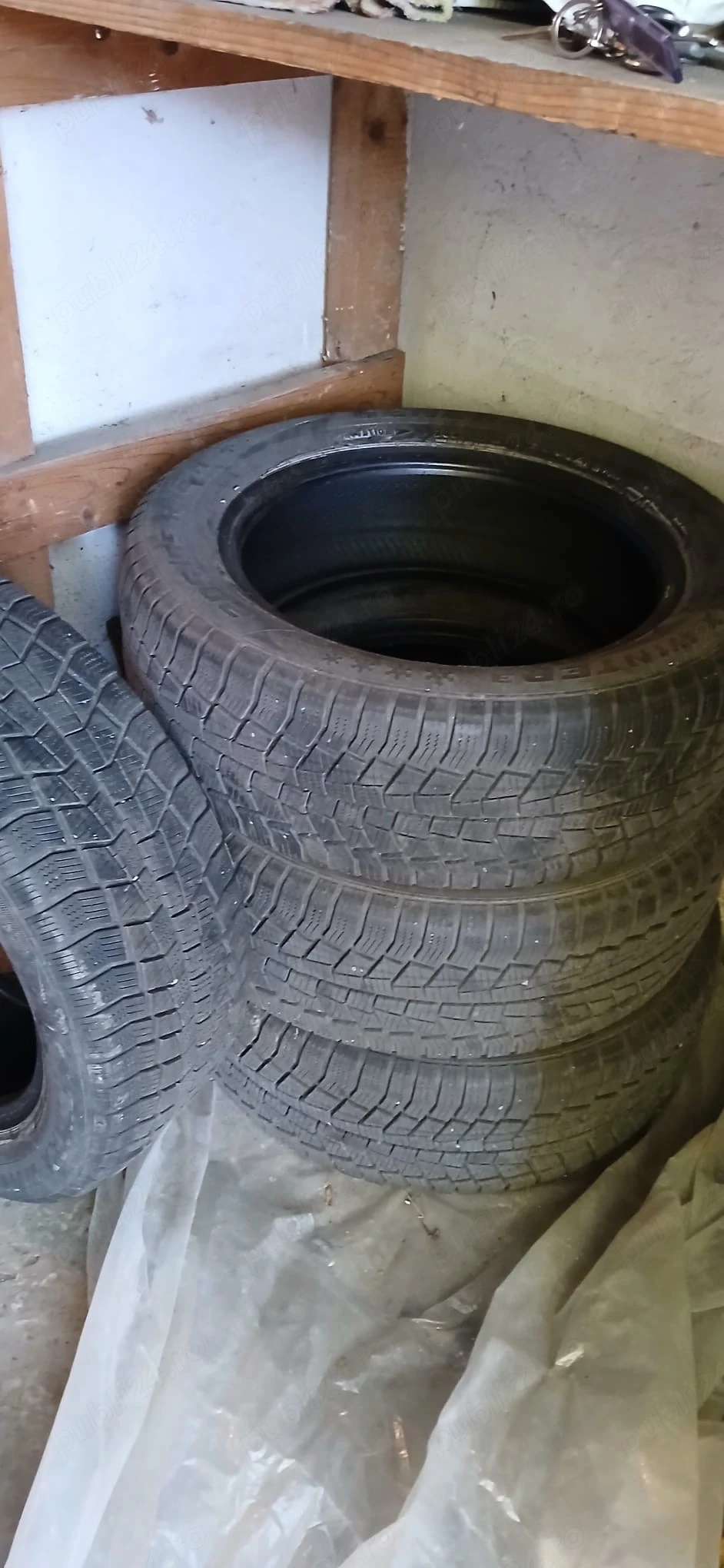 Vand 4 anvelope de iarna 205/55 R16 marca GENERAL, stare foarte buna