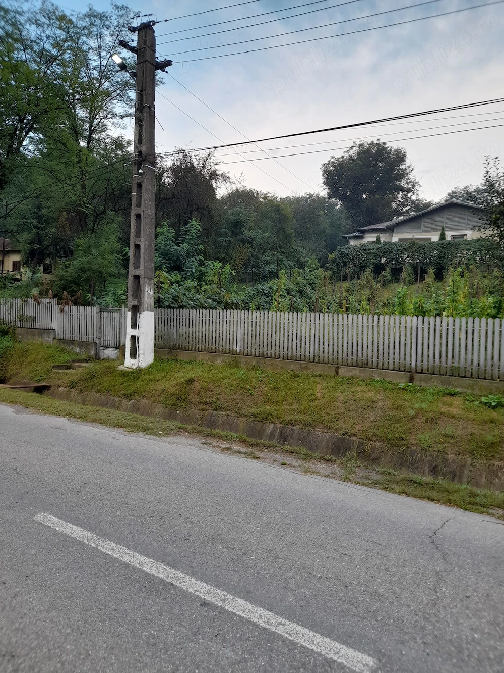 Casă cu 4 dormitoare și teren de 2.000 mp   Ariceștii Zeletin