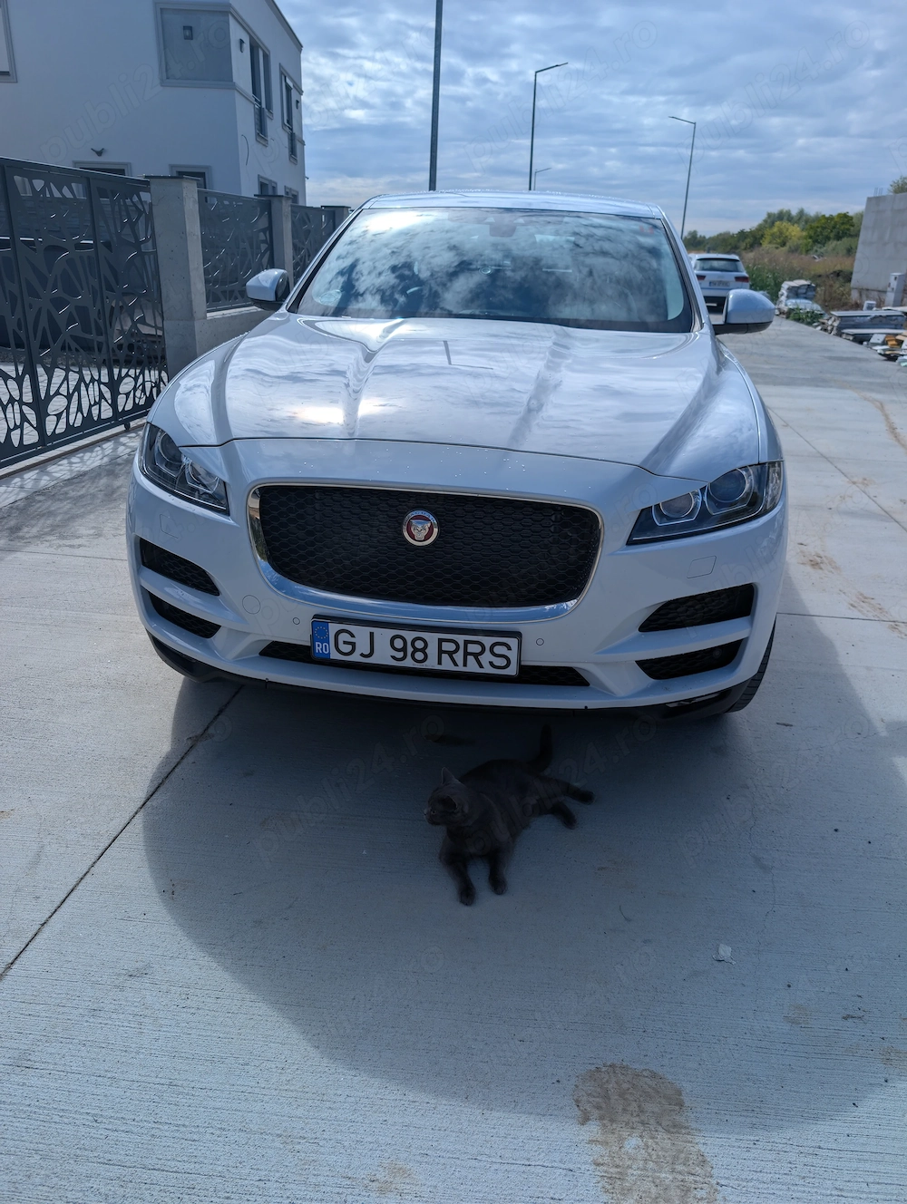 Vând sau schimb jagoar F Pace 