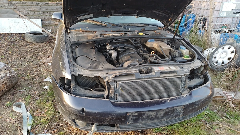 Vand piese audi a4 din 2001 