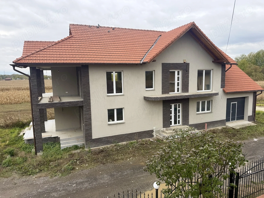 Casă de Vânzare!Contact pe Whatsapp  