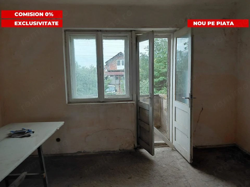 Apartament 4 camere etaj 1 pentru renovare  in Peregu Mare