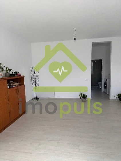 Apartament la casa, gradina proprie