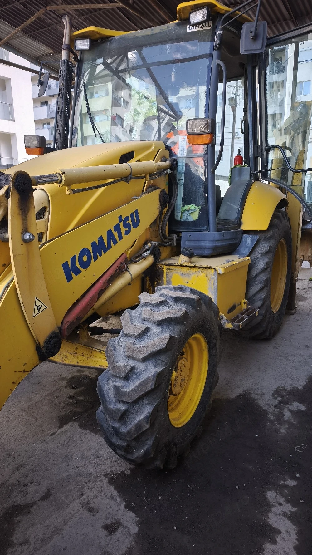 Buldoexcavator Komatsu 