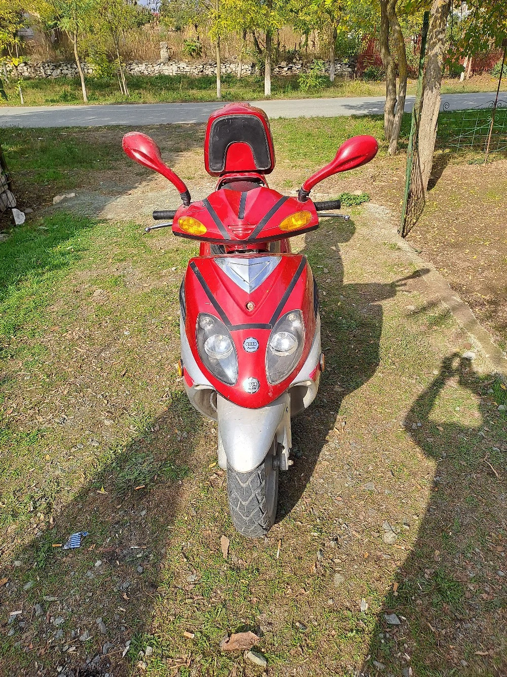 Vând Scuter 125cc   Roșu | Înmatriculat, acte complete la zi (necesită ITP Asigurare)