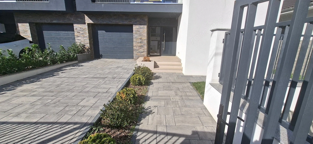 Duplex despărțit prin perete dublu/ Garaj