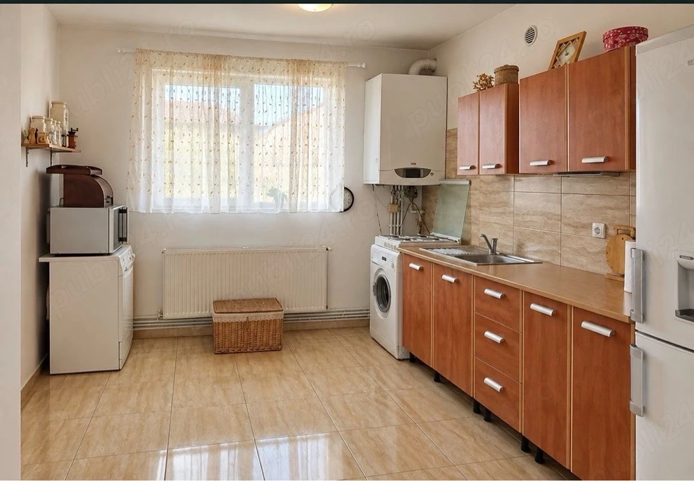 Ofer la vanzare casa