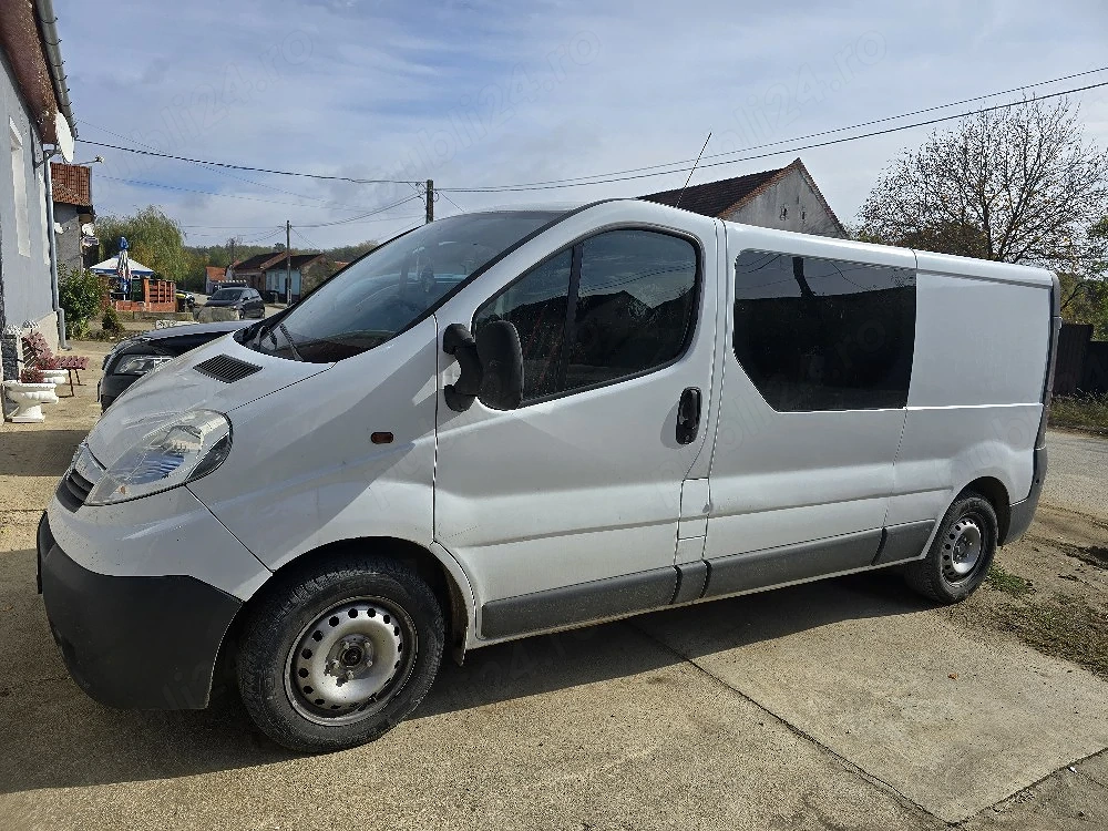 se vinde Opel Vivaro